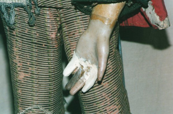 statua durante la fase di restauro