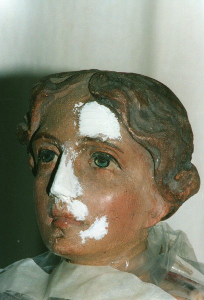 statua durante la fase di restauro