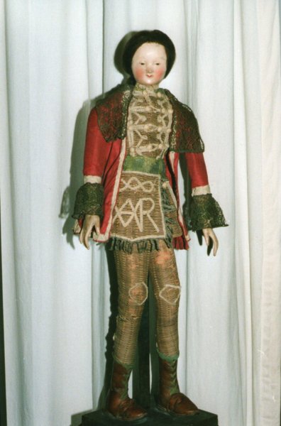 statua del presepe restaurata