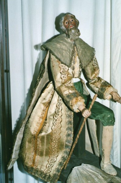 statua del presepe restaurata